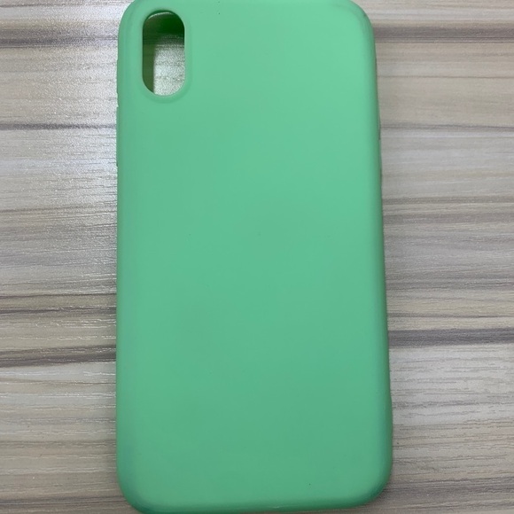 Green Silicone Phone Case For iPhone XR - 6”x 4”x 0.5” - Picture 1 of 3